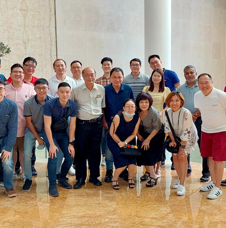 Globe3 Team Moment 15